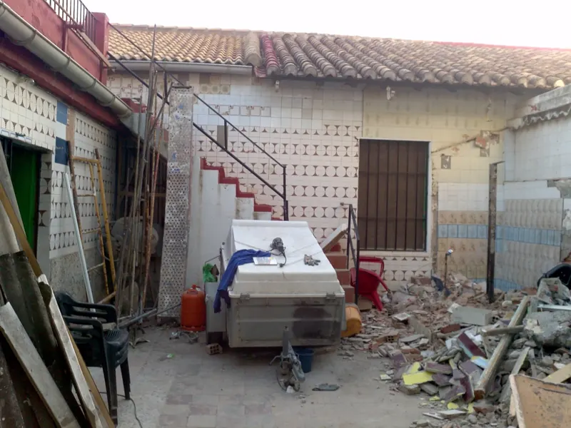 Equipo de Multiservicios Antonio León trabajando en una reforma en Córdoba