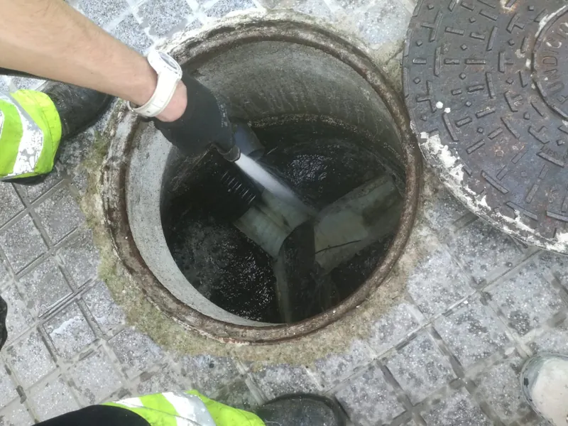 Desatasco de bajantes en comunidad de Córdoba